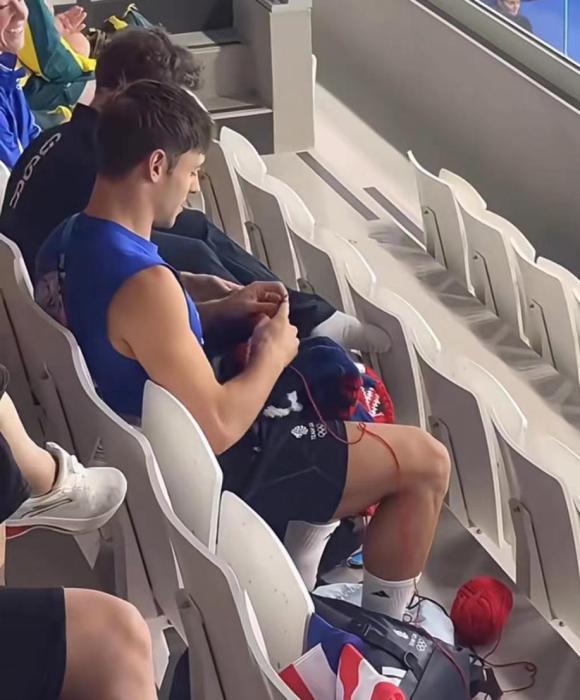 巴黎奥运奇招揭秘：肚脐贴、六边形球拍、织毛