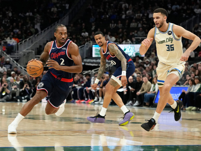 伦纳德巅峰表现遇快船重建，孤身坚守季后赛希