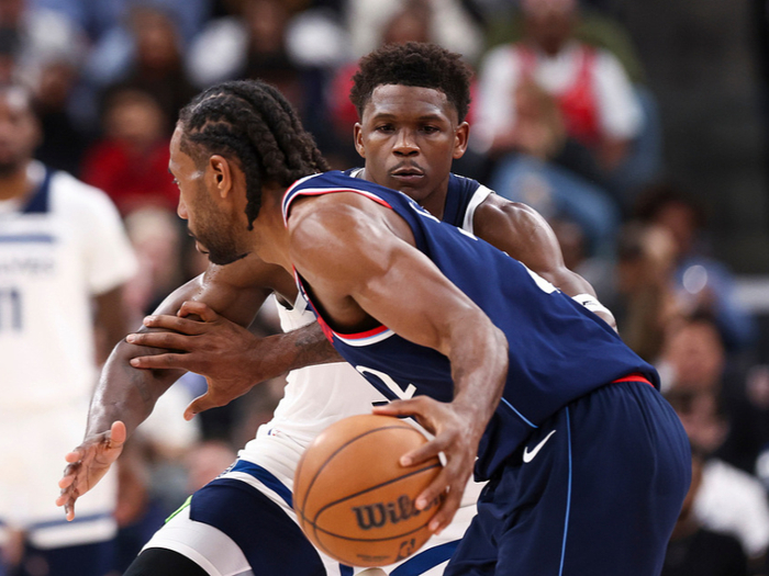 伦纳德巅峰表现遇快船重建，孤身坚守季后赛希