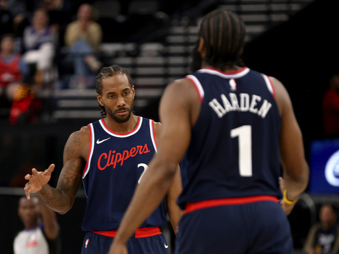 伦纳德巅峰表现遇快船重建，孤身坚守季后赛希