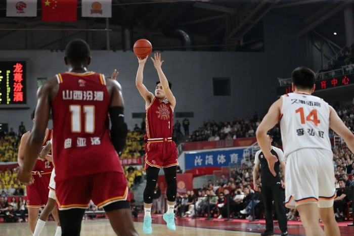 山西汾酒主场迎战上海久事 虽败犹荣展现顽强斗