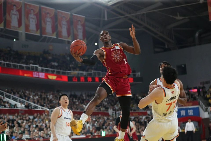 山西汾酒主场迎战上海久事 虽败犹荣展现顽强斗